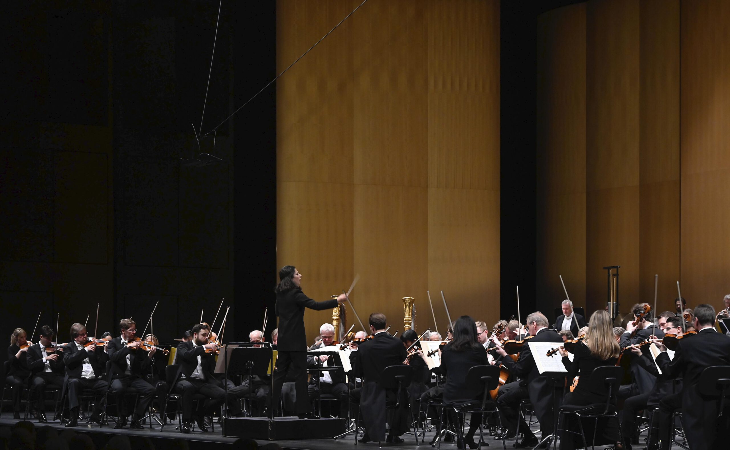 Die Wiener Symphoniker  (ML Marie Jacquot)  und Leonidas Kavakos (Violine) während eines Konzerts im Festspielhaus Baden-Baden am 21.1.24.