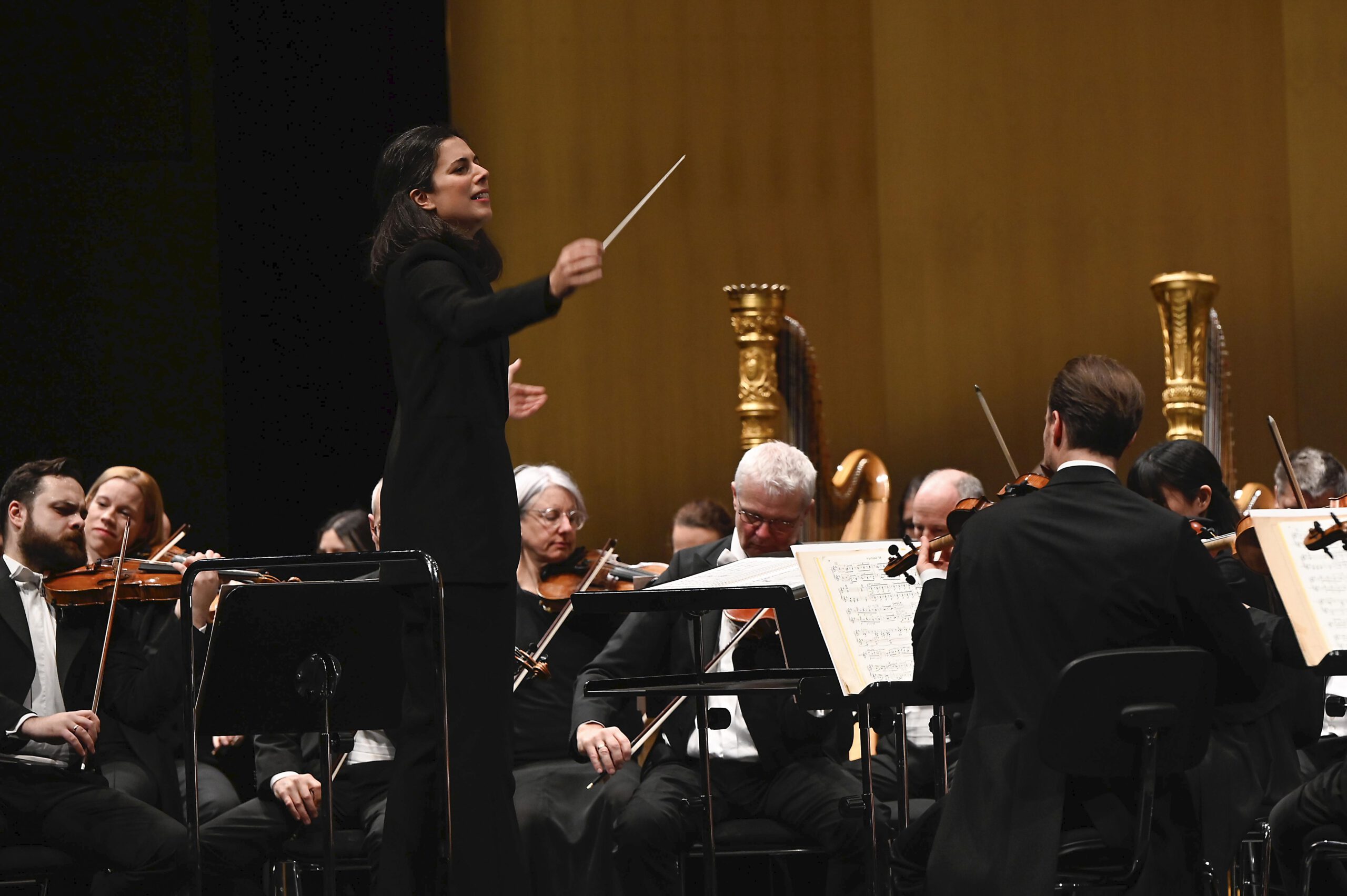Die Wiener Symphoniker  (ML Marie Jacquot)  und Leonidas Kavakos (Violine) während eines Konzerts im Festspielhaus Baden-Baden am 21.1.24.